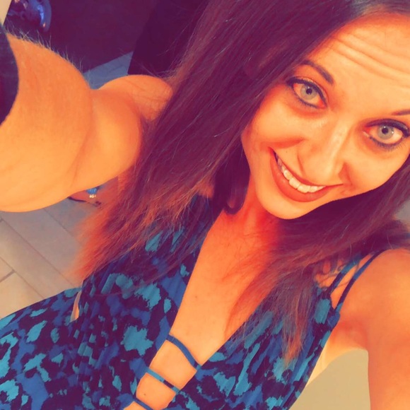 Meet your Posher, Becky - Picture 2 of 2